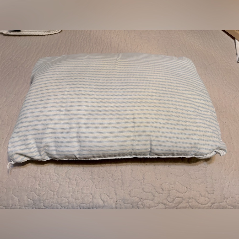 Hollander Live comfortably travel pillow and pillowcase